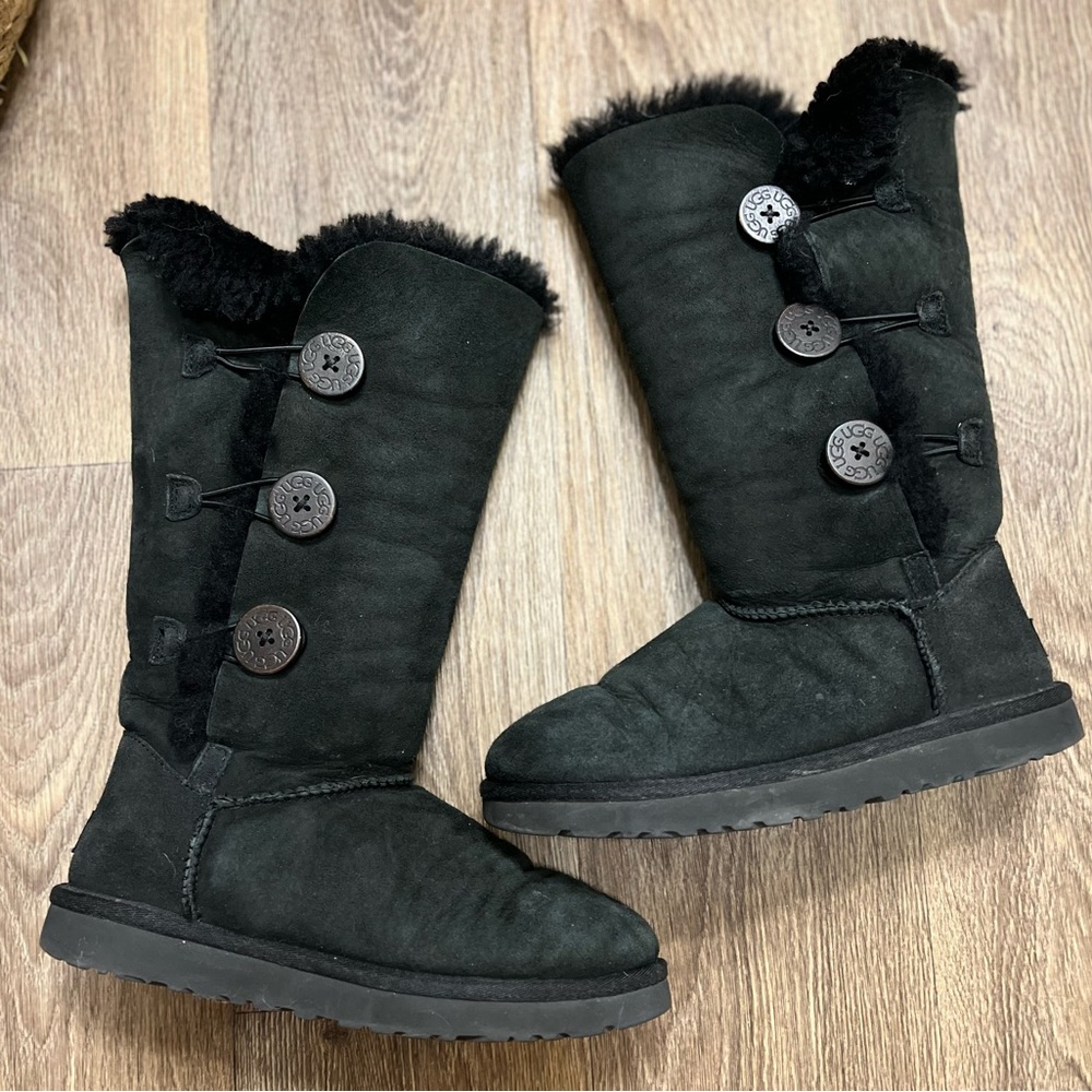 Ugg Australia Bailey Button - image 1